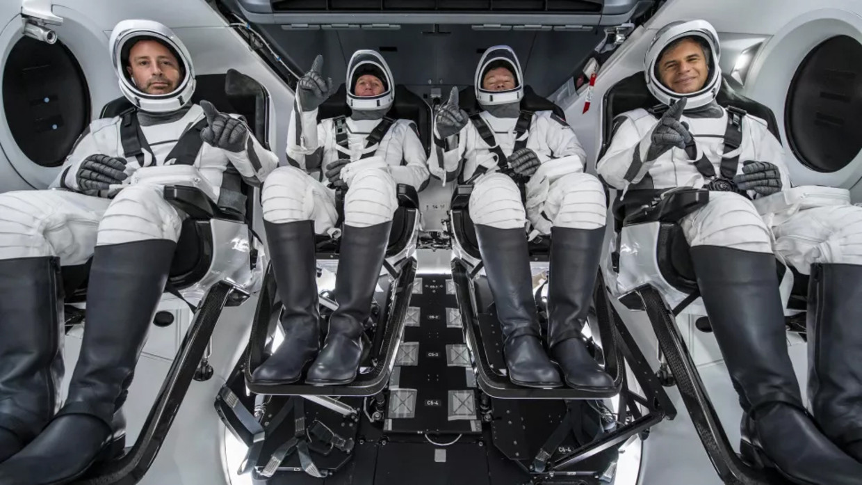 The crew van de Axiom Space's Ax-1-missie, hier tijdens een training. Helemaal rechts: Eytan Stibbe.  Beeld  SpaceX/Axiom Space