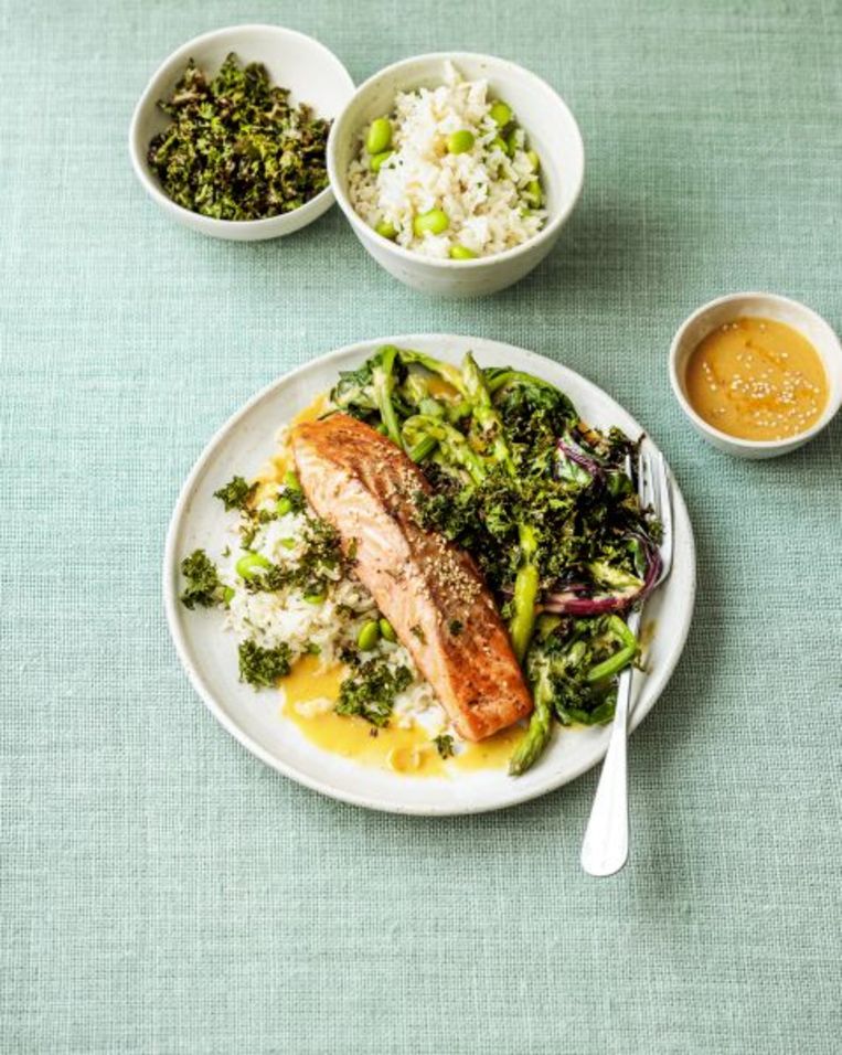 Zalm met miso-sinaasappelsaus Beeld Ernie Enkelaar