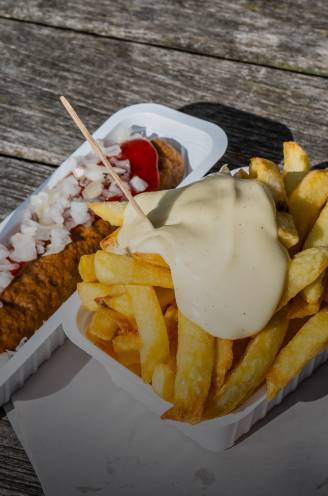 Luc Bellings vindt het perfecte frietkot aan zee: “10/10, deze frituur is een omweg waard”