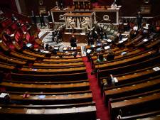 Les députés français rejettent l’abrogation de la retraite à 64 ans: la gauche dénonce des “magouilles”