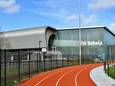 Evenementenhal De Schelp in Wevelgem, de beglazing wordt vervangen door isolerende panelen