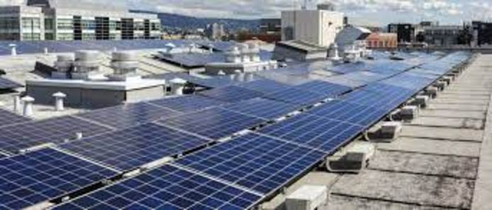 Zonnepanelen op bedrijfsdaken