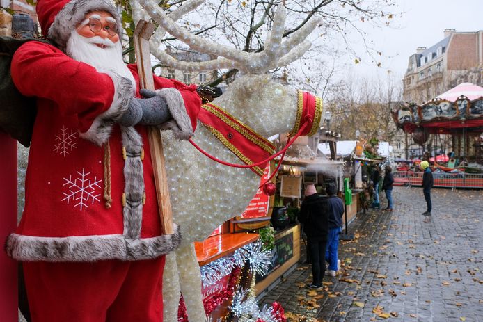 op de kerstmarkt rond café 't Pleintje wordt het wachten tot volgend jaar
