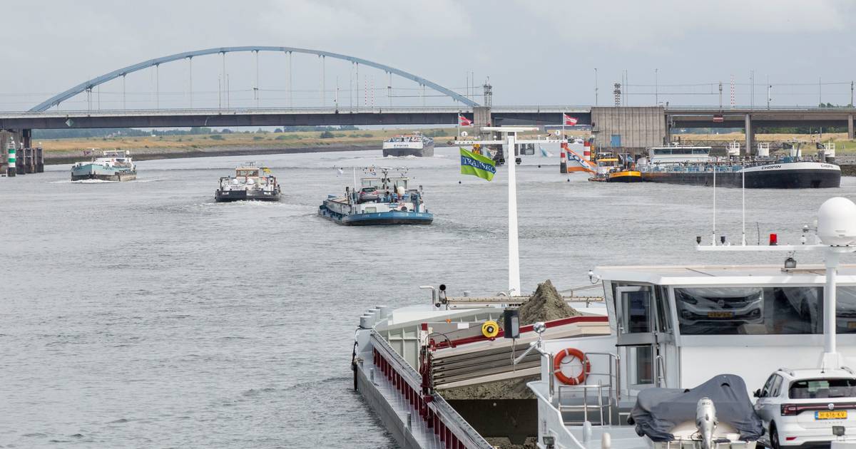 Minister moet tekst en uitleg geven over sluiting steigers bij Hansweert - Provinciale Zeeuwse Coura