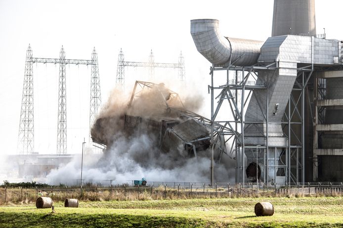 Met een paar harde knallen werd op 9 september de rookgasontzwavelingsinstallatie van de voormalige energiecentrale in Nijmegen op de knieën gedwongen.