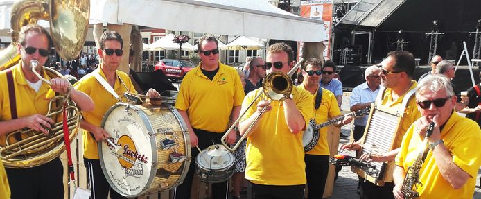 Lekker swingen op de Grote Markt in Bergen op Zoom tijdens JazzBoZ