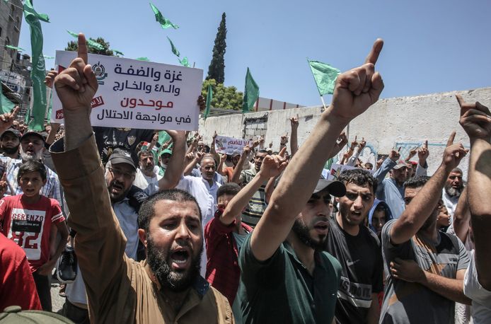 Palestijnse aanhangers van Hamas demonstreren op de Gazastrook tegen Israëls annexatiepplannen van de Westelijke Jordaanoever.