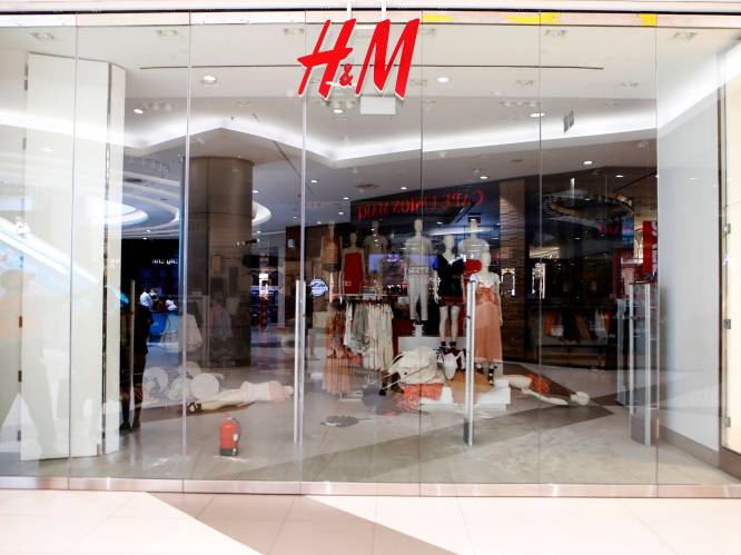 H&M-winkels Zuid-Afrika belaagd door woedende menigte na heisa rond 'coolest monkey in the jungle'