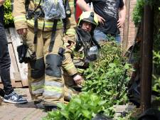 Ossenaar raakt tijdens tuinieren een gasleiding, brandweer komt ter plaatse