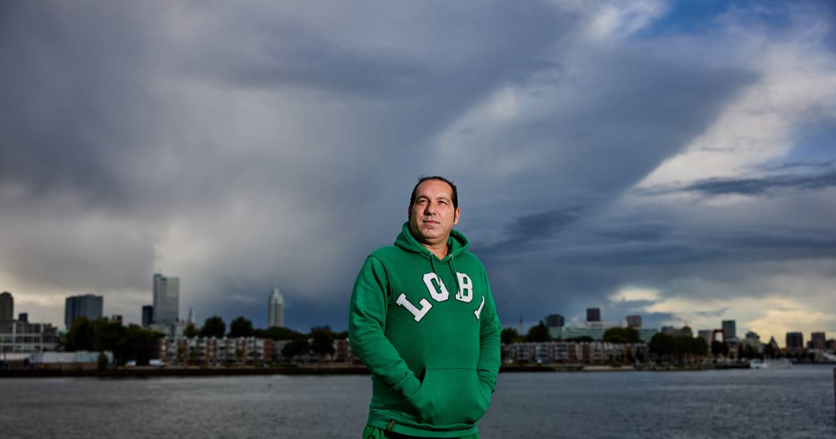 Bus gejat, gedoe met verzekering en een gescheurde pees: Fouad blijft ondanks alles optimistisch - P