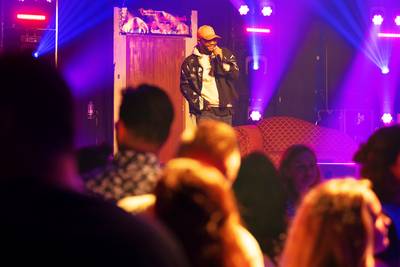 Verjaardagsfeest met 600 gasten en zangers als Jan Biggel en Brace: Frankie Boerenkamps maakt er ‘ge