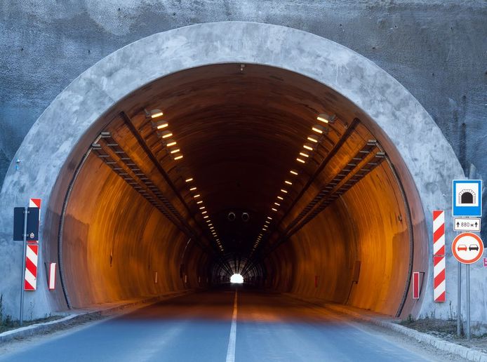 Het rijden door een tunnel is voor veel Nederlanders geen alledaagse routine