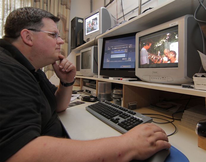 Eddy van der Wielen in 2010 in de studio van TV Berghem.