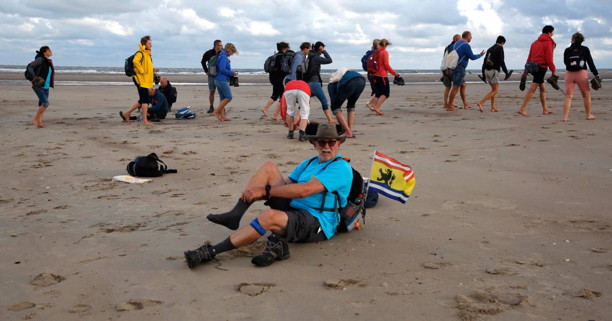 Jubileumeditie Lange Strangetocht langs zestien West-Zeeuws-Vlaamse strandpaviljoens