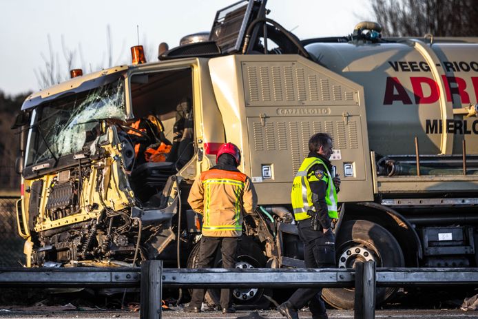 Vijf Doden Bij Zwaar Ongeval In Nederlandse Helmond Buitenland Hln Be