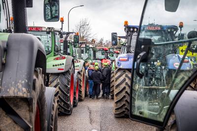 Jonge boeren gaan toegangswegen naar Antwerpse haven bezetten - Stadsbestuur: “Gijzelen van hele economie is niet aanvaardbaar”