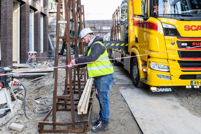 Een bouwproject in Amsterdam Oost. In Amsterdam werden in 2022 de meeste nieuwe woningen opgeleverd. Beeld Elisa Maenhout