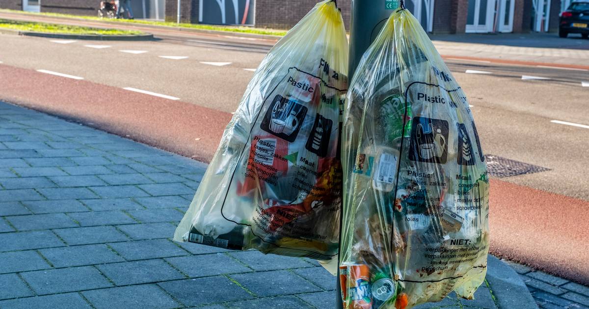 Snuffelen naar een adres in afvalzakken? Daar begint Gennep niet aan, maar gemeente gaat