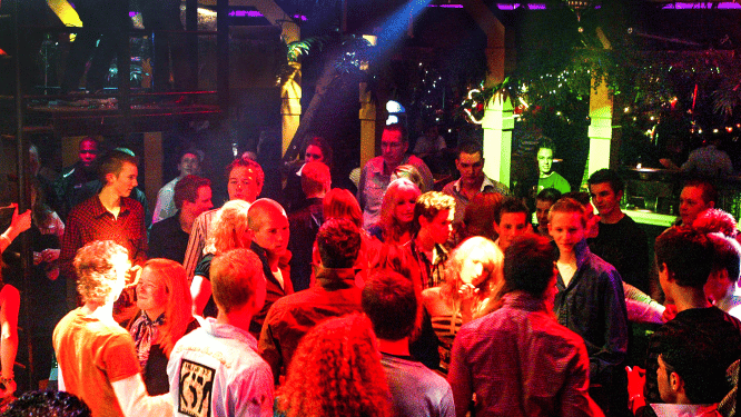 Herinneringen ophalen bij reünie discotheek The Warehouse: ‘Die periode was de mooiste uit mijn leven’