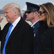 Trump landt met militair vliegtuig in Washington 'om het moeras te dempen'