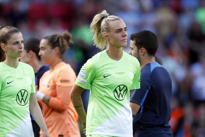Oranje-trio mag even dromen van CL-winst met Wolfsburg, maar Barcelona draait finale in Eindhoven compleet om