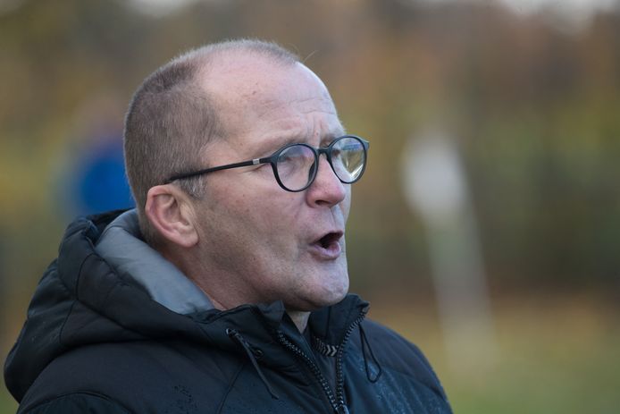 Trainer Alex Booij van Broekland verdwijnt na dit seizoen uit het amateurvoetbal.