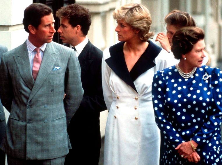 Augustus 4:  Prince Charles, Princess Diana, Queen, Lord Linley At Clarence House  (Photo by Tim Graham Photo Library via Getty Images) Beeld Tim Graham Photo Library via Get