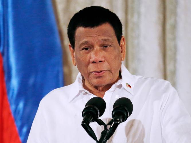Filipijnse president Duterte dreigt ermee Canadees afval weer op hun stranden te dumpen