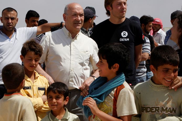 De Britse Oxfam-baas Mark Goldring in een vluchtelingenkamp in Jordanië (Archiefbeeld).