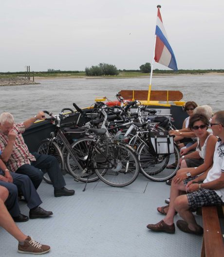 Weer of geen weer: fietspontjes over de Waal pas eind deze maand in de vaart