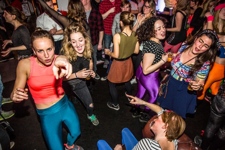 Betere tijden (voor de coronapandemie): disco in De Balie te Amsterdam.	
 Beeld Hollandse Hoogte / Amaury Miller