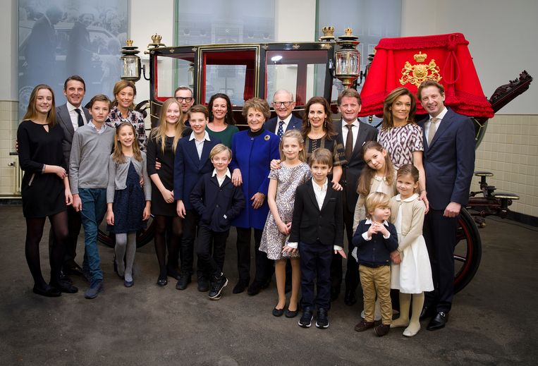 Familiefoto ter ere van het 50-jarig huwelijk van prinses Margriet en Pieter van Vollenhoven, 2017. Beeld Koninklijkhuis