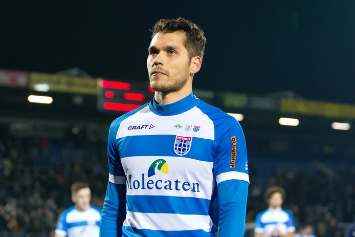 Nicolás Freire in het shirt van PEC Zwolle.