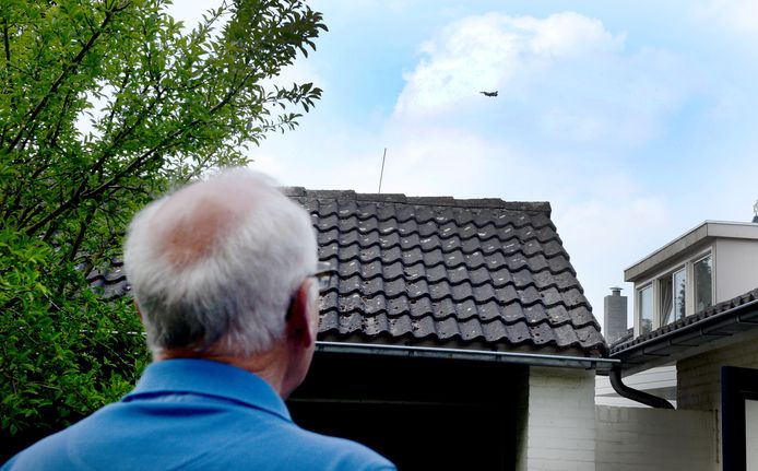 Inwoners van Leeuwarden (Friesland) en Volkel (Noord-Brabant) zijn meer gewend aan de straaljagers, die soms laag overvliegen.