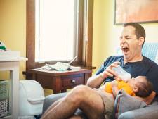 Roze behang bij verloskundige en geen stoel: vaders voelen zich vaak buitengesloten bij zwangerschap