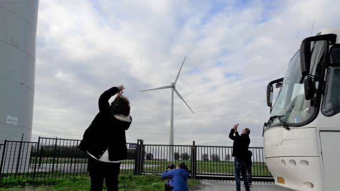 Twintig raadsleden gaan samen met ‘Eerlijk over Heesch West’ naar windturbines kijken