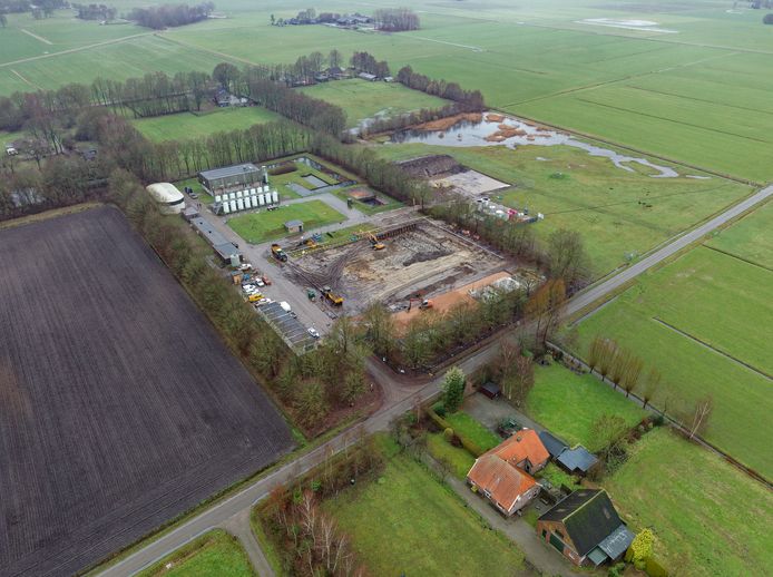 Woningen rondom het Hammerflier hebben al schade. Er zijn 20 meldingen binnengekomen. Maar Vitens wilde juist nog meer water gaan winnen in het gebied.