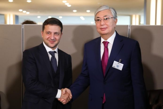 Il presidente ucraino Volodymyr Zelenskyj e il presidente kazako Kassym-Jomart Tokayev durante il vertice delle Nazioni Unite nel 2019.