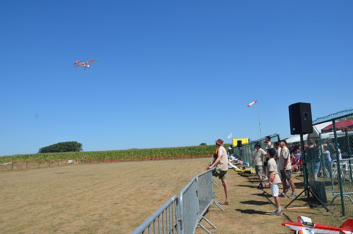 De fly-in van de 20-jarige modelluchtvaartclub 'The Little Wings’ uit Heldergem (Haaltert).