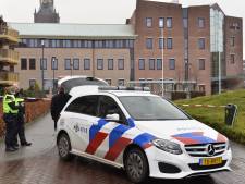 Zelfgemaakt vuurwerk bij gemeentehuis Etten-Leur blijkt onschuldige rookbom van sterretjes