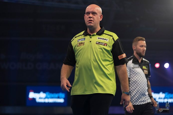 Michael van Gerwen en Danny Noppert nemen het tegen elkaar op.