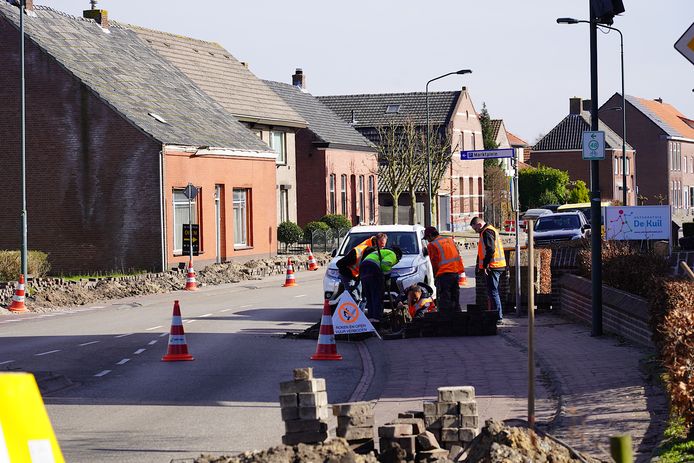 Doorgaande weg Chaam uren dicht door gaslek.