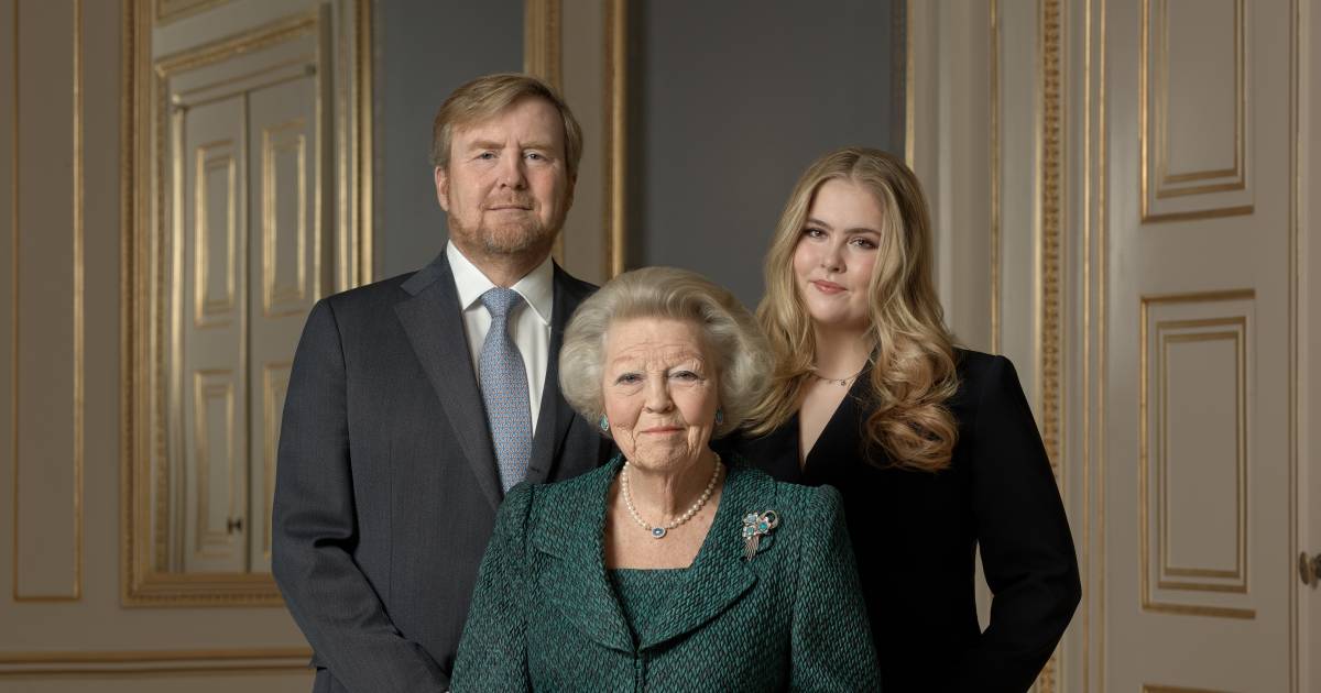 in the picture.  Ten years after the succession of the throne, the Orange family takes lavish photos |  Property