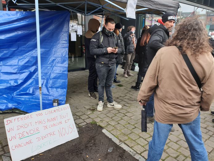 Médiasambre à Charleroi bloqué par des opposants au pass sanitaire