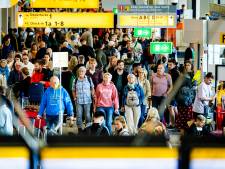 KLM beperkt verkoop tickets voor vluchten vanaf Schiphol vanwege aanhoudende chaos