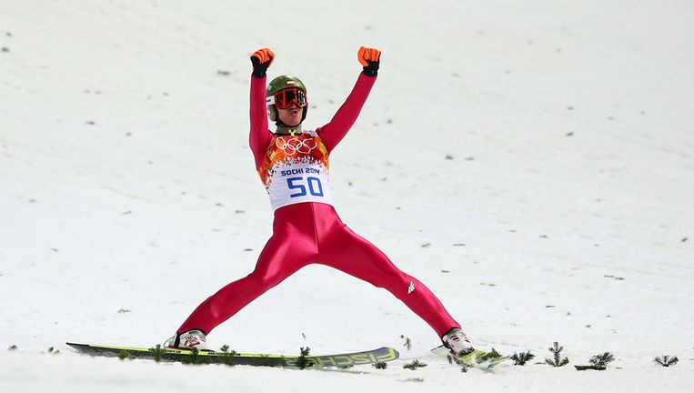 De Pool Kamil Stoch na zijn sprong van de skischans in de - jawel - olympische sneeuw, afgelopen weekend. Beeld getty