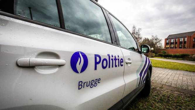 Politie rukt massaal uit voor melding van leerling (15) met wapen aan schoolpoort in Brugge