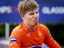 Niek maakt een selfie op het podium en Harvey is blij dat Kirsten eindelijk terug is