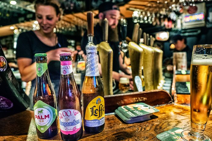 Ook in het Brusselse biercafé Delirium groeit het assortiment aan alcoholvrije en -arme bieren.