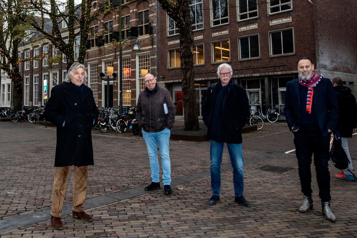 Johan Derksen, Kees Jansma, Matty Verkamman en Hugo Borst namen eind 2020 een kijkje in de voormalige bibliotheek van Deventer. De voetbalcoryfeeën zagen het pand lang als een serieuze optie voor het Nationale Voetbalmuseum.
